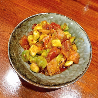 マグロとアボカドのユッケ